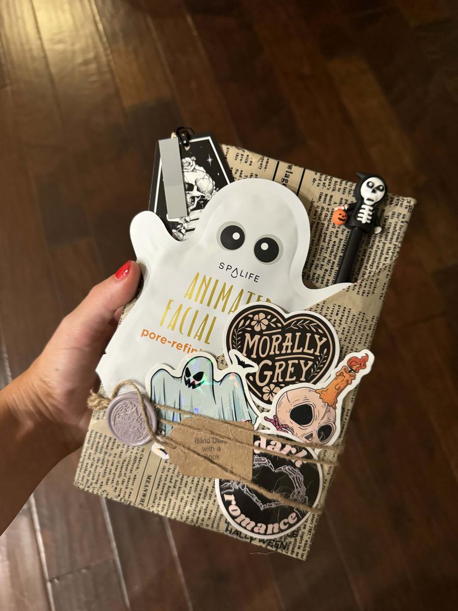 Cilifer®🔥LAST DAY 50% OFF - 📚🎃Halloween Blind Date with a Book (🎁Bookish Gifts) D02