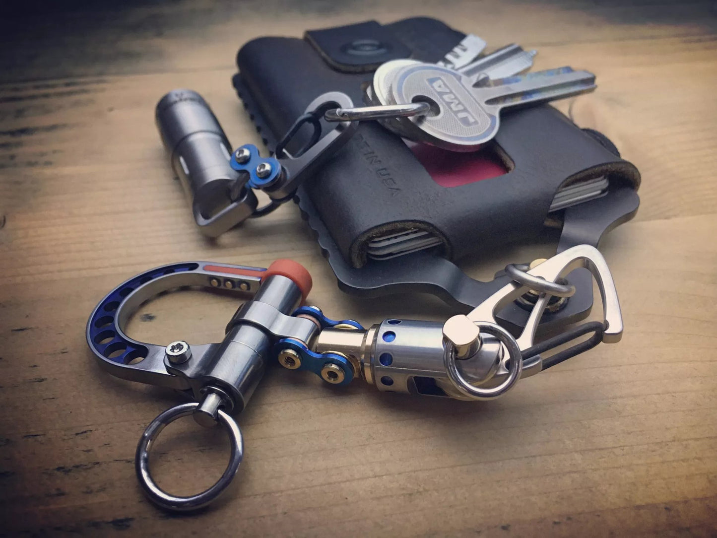 CiliferĀ®š„2025 EDC KEYCHAIN BI-CARABINER D01