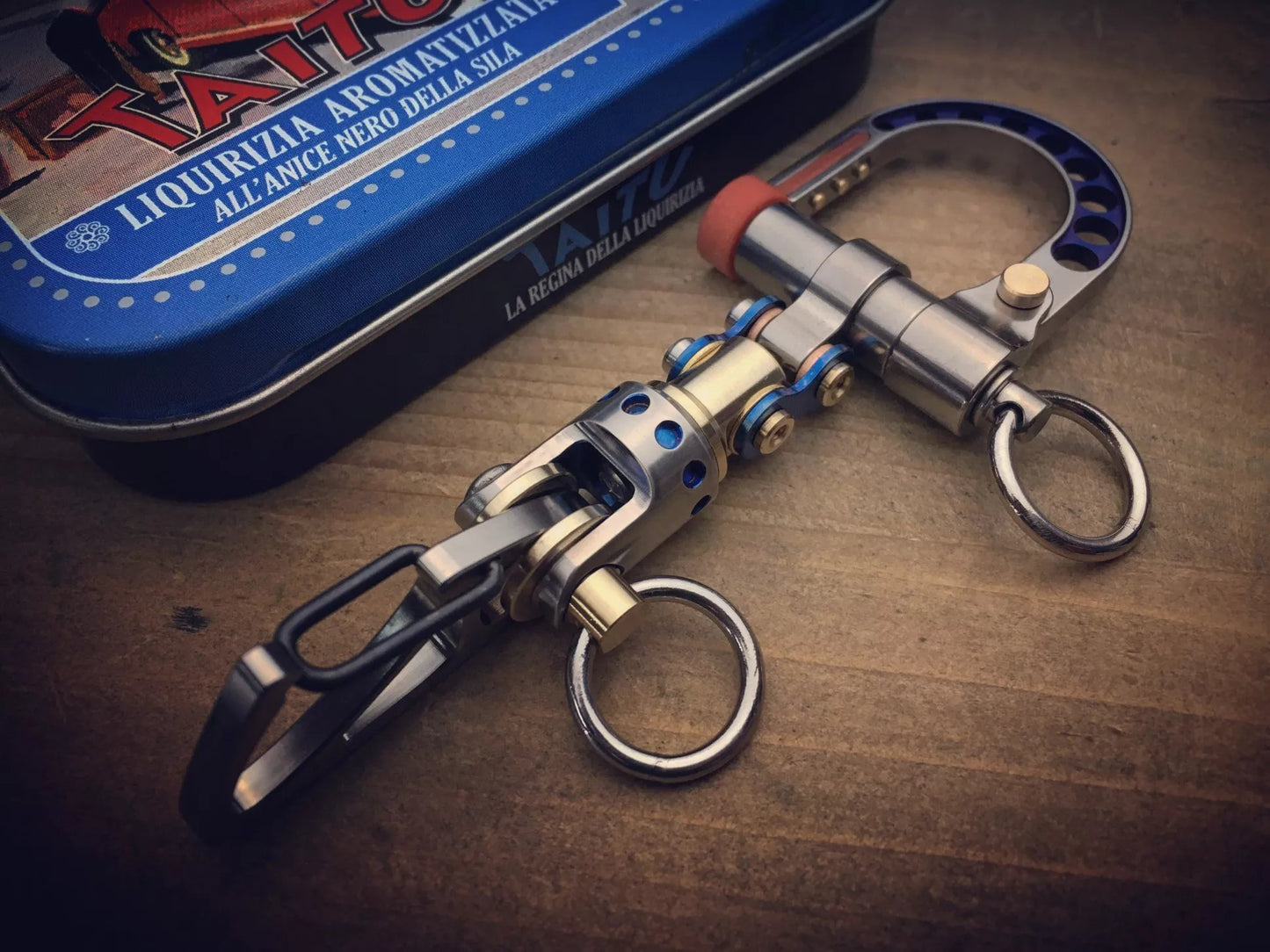 CiliferĀ®š„2025 EDC KEYCHAIN BI-CARABINER D01