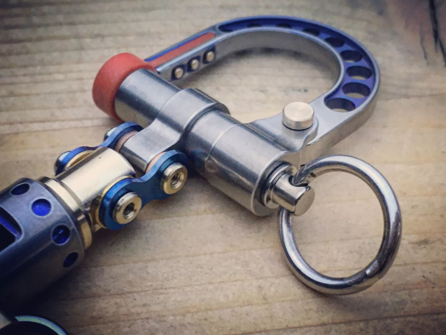 CiliferĀ®š„2025 EDC KEYCHAIN BI-CARABINER D01