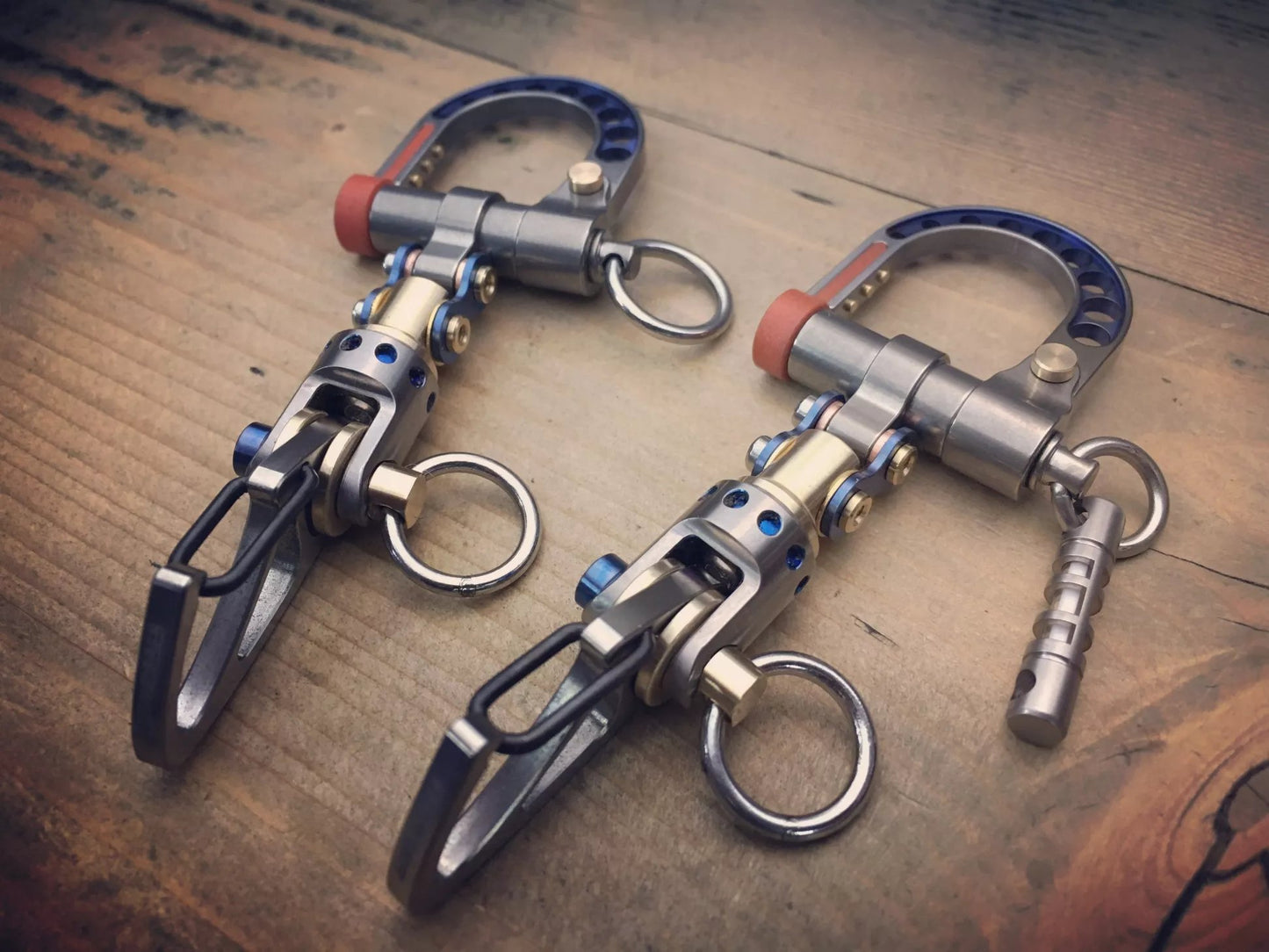 CiliferĀ®š„2025 EDC KEYCHAIN BI-CARABINER D01