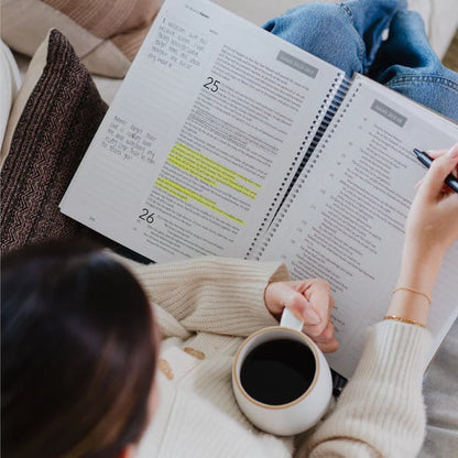 Cilifer®🔥LAST DAY 49% OFF -🙏🏼The Bible In A Year: A 52-Week Journey Through God's Word(✨Hardcover)