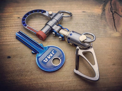 Cilifer®🔥2025 EDC KEYCHAIN BI-CARABINER D01